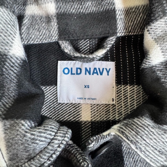 ✨Last Chance✨ Old Navy Black Plaid Soft-Brushed Utility Shacket - Picture 4 of 8
